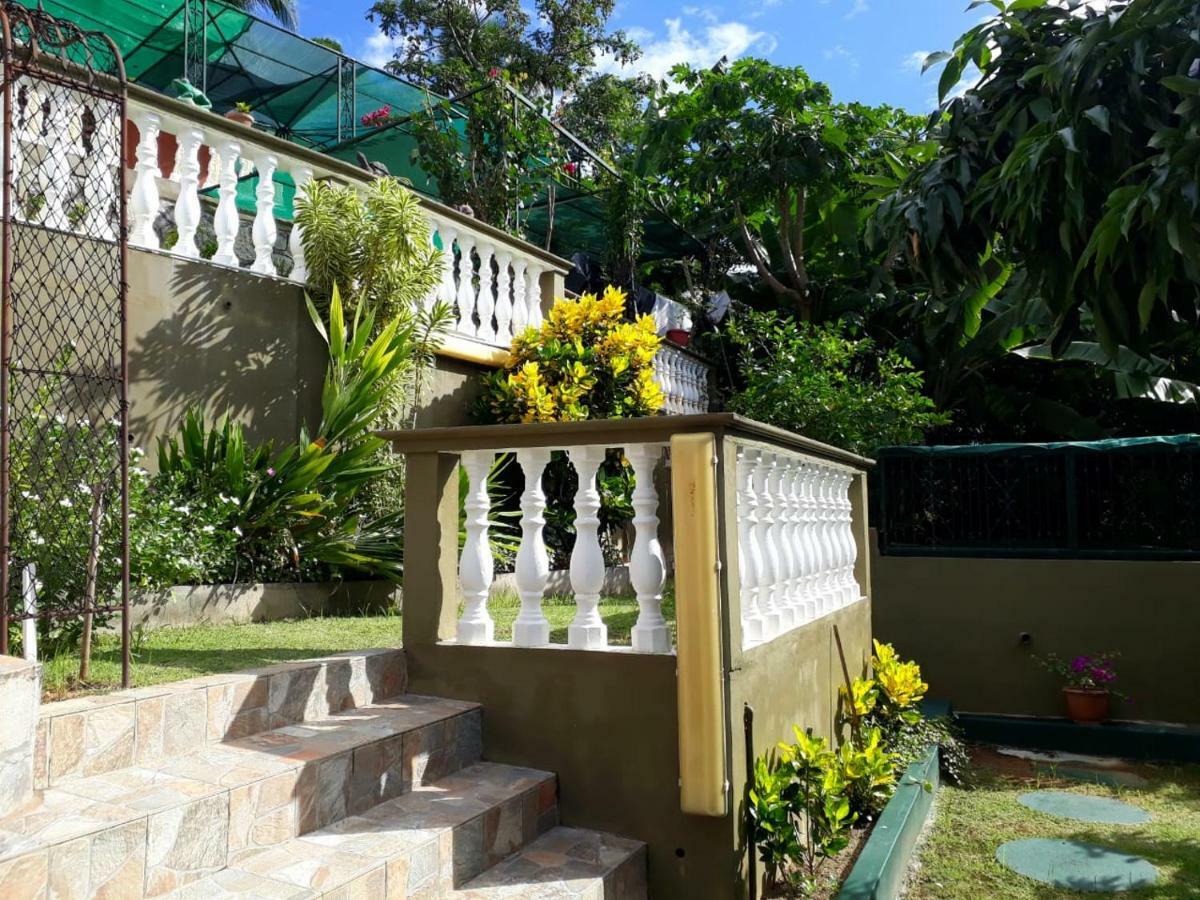 Hibiscus House Seychelles Self Catering Apartman Victoria Kültér fotó